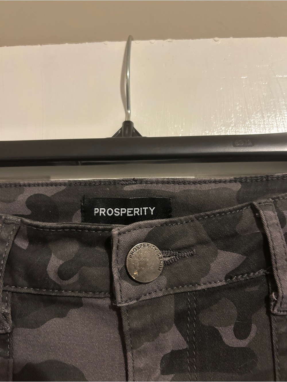 Prosperity Women’s Skinny Jeans — Gray Camo